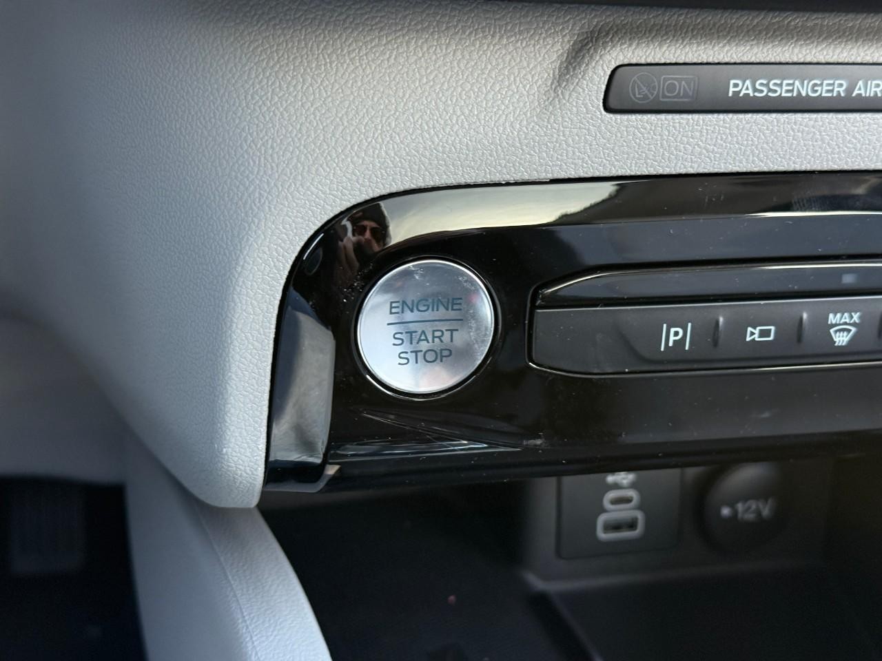 Ford Escape Vehicle Full-screen Gallery Image 17