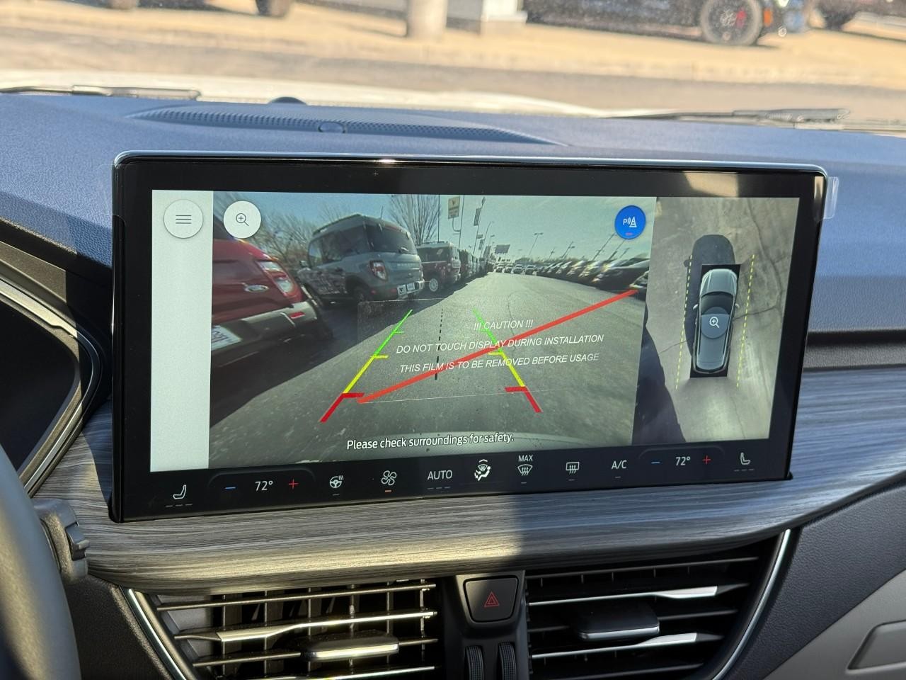 Ford Escape Vehicle Full-screen Gallery Image 18