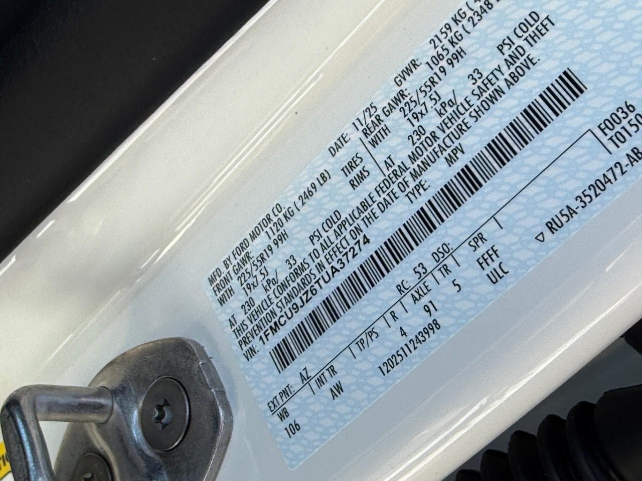 Ford Escape Vehicle Full-screen Gallery Image 19