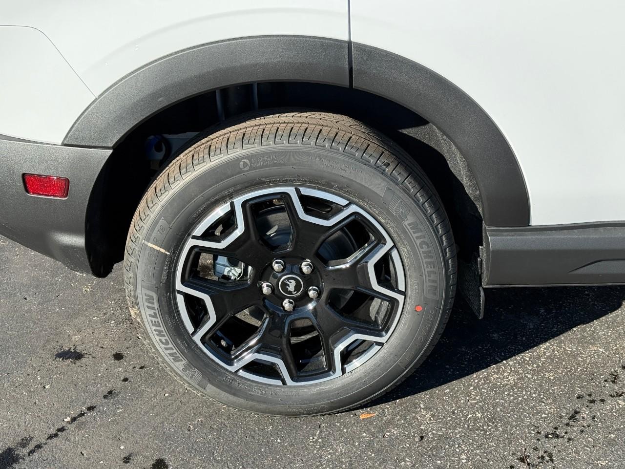 Ford Bronco Sport Vehicle Full-screen Gallery Image 04