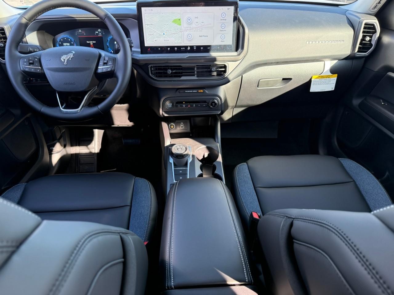 Ford Bronco Sport Vehicle Full-screen Gallery Image 06