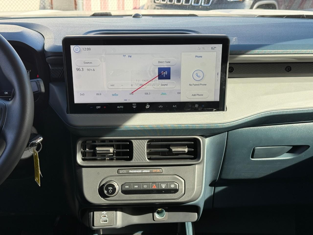 Ford Maverick Vehicle Full-screen Gallery Image 08