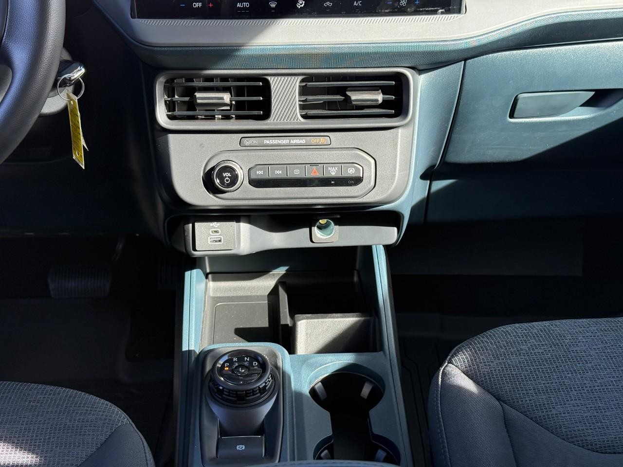 Ford Maverick Vehicle Full-screen Gallery Image 09