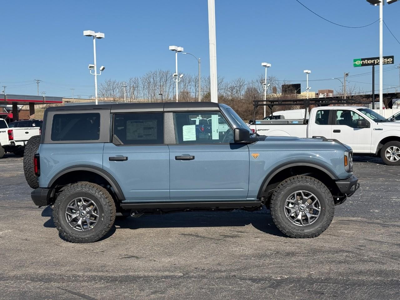 Ford Bronco Vehicle Full-screen Gallery Image 02