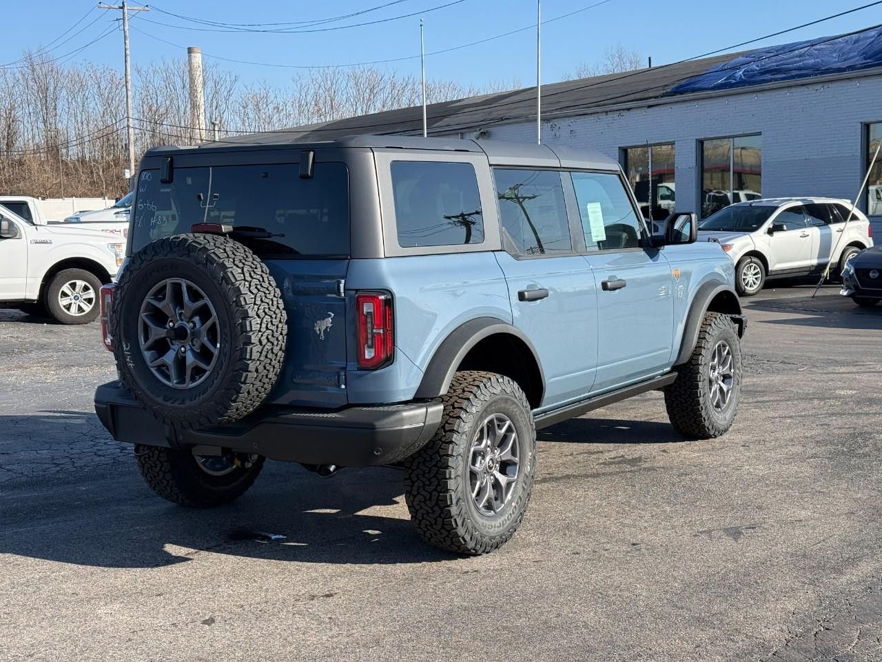Ford Bronco Vehicle Full-screen Gallery Image 03