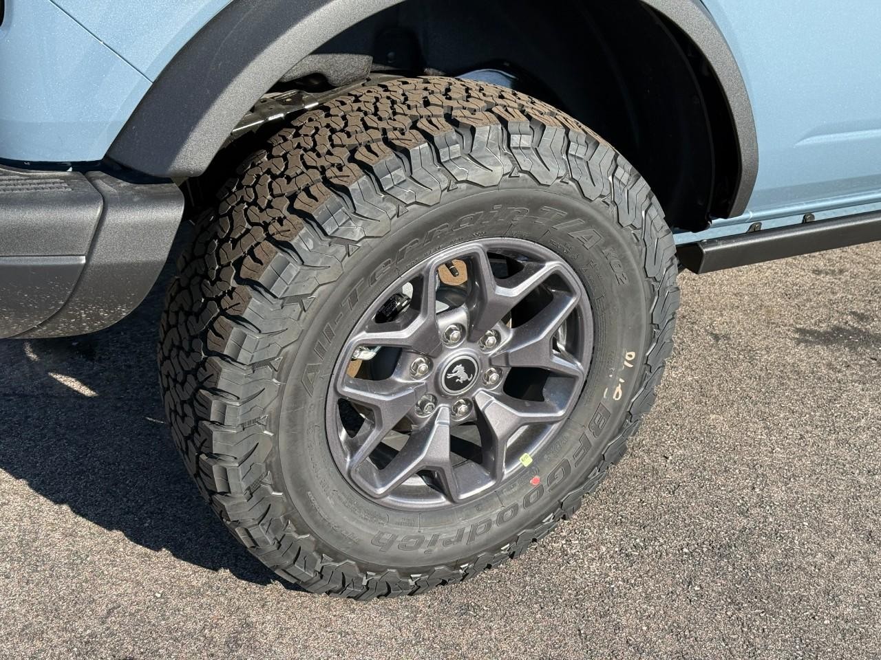 Ford Bronco Vehicle Full-screen Gallery Image 04