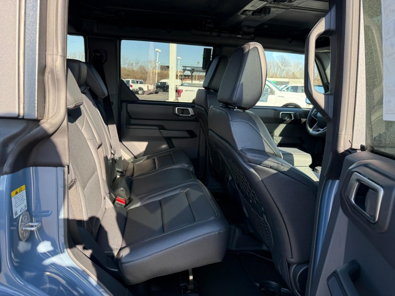 Ford Bronco Vehicle Full-screen Gallery Image 05