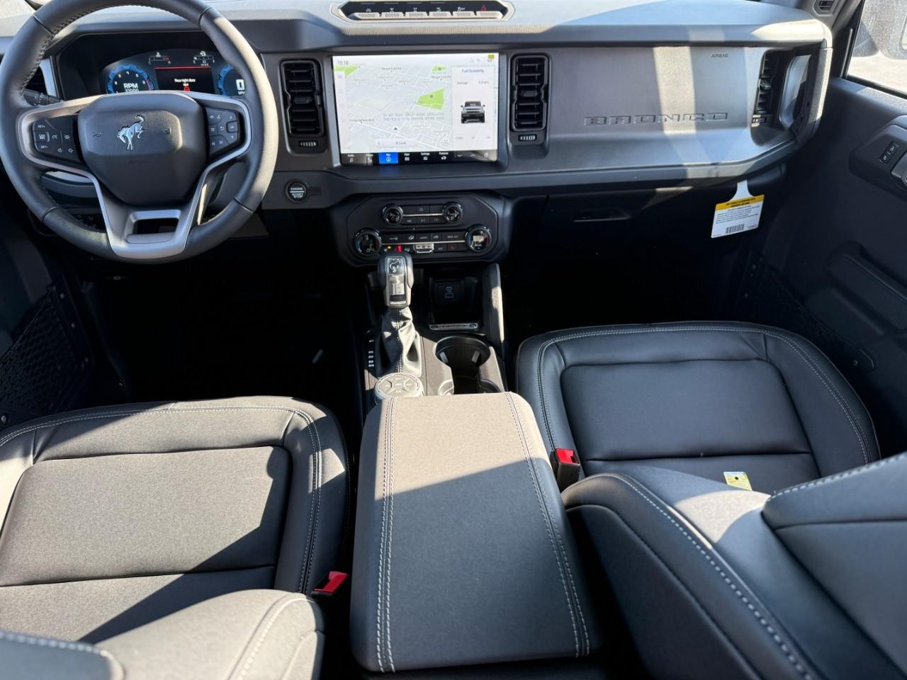 Ford Bronco Vehicle Full-screen Gallery Image 06