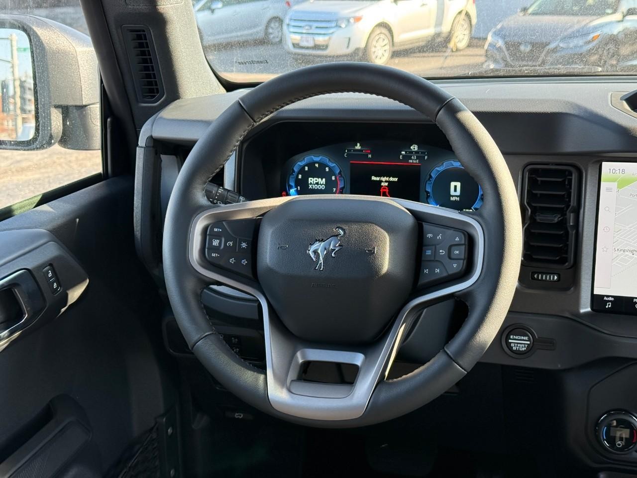 Ford Bronco Vehicle Full-screen Gallery Image 07