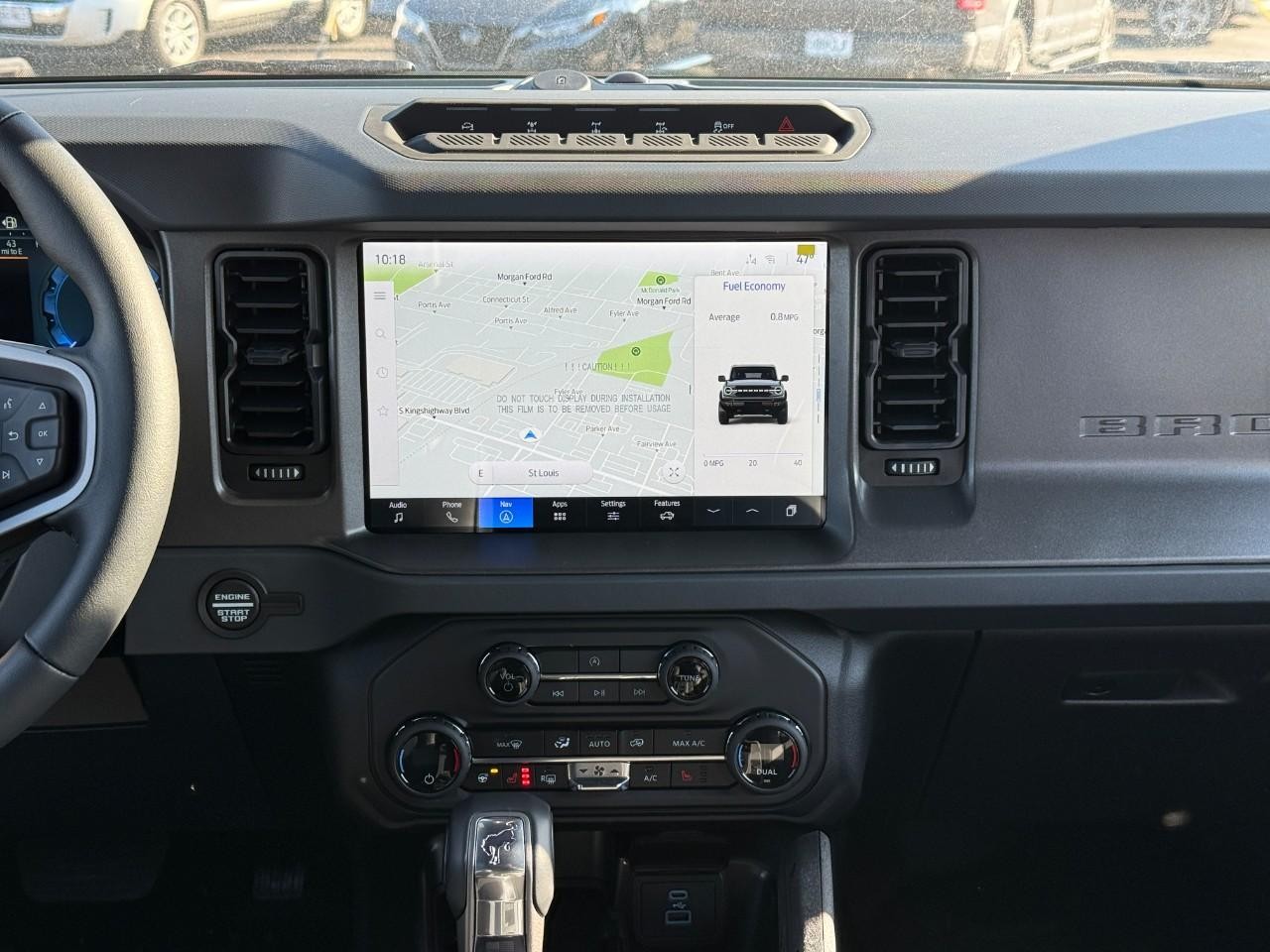 Ford Bronco Vehicle Full-screen Gallery Image 08