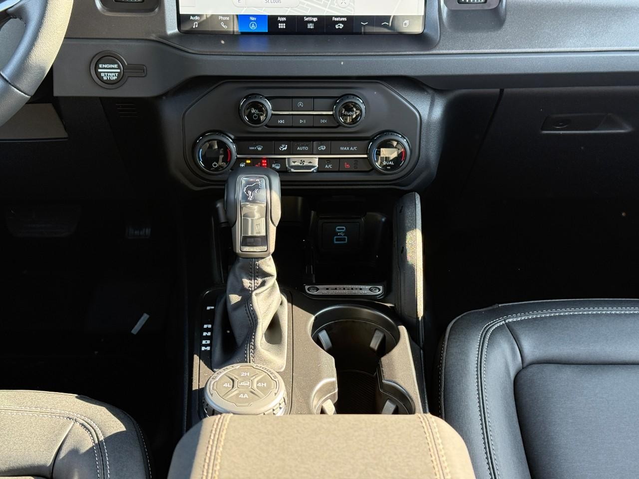 Ford Bronco Vehicle Full-screen Gallery Image 10