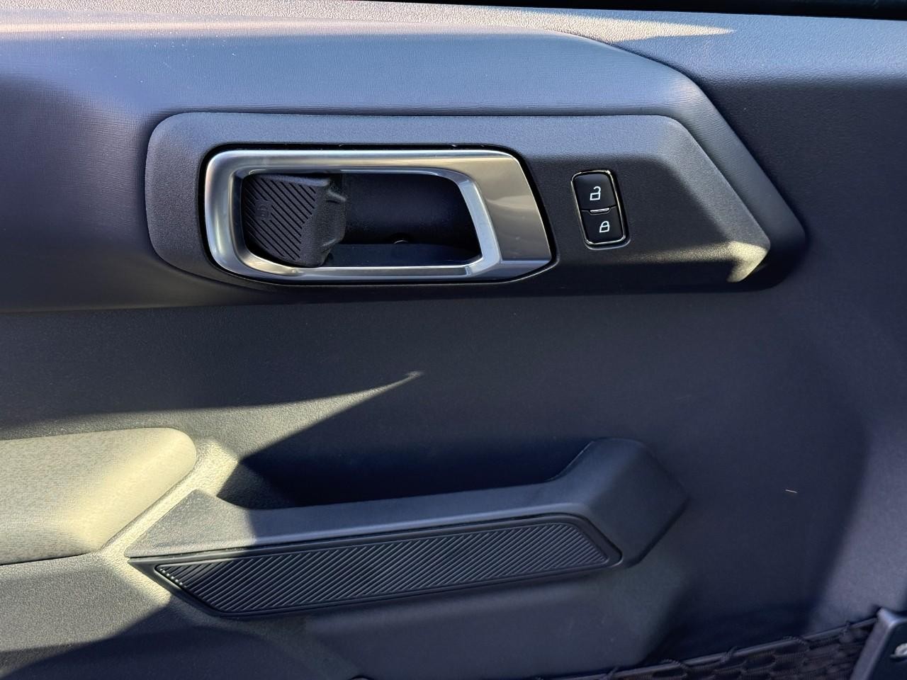 Ford Bronco Vehicle Full-screen Gallery Image 11