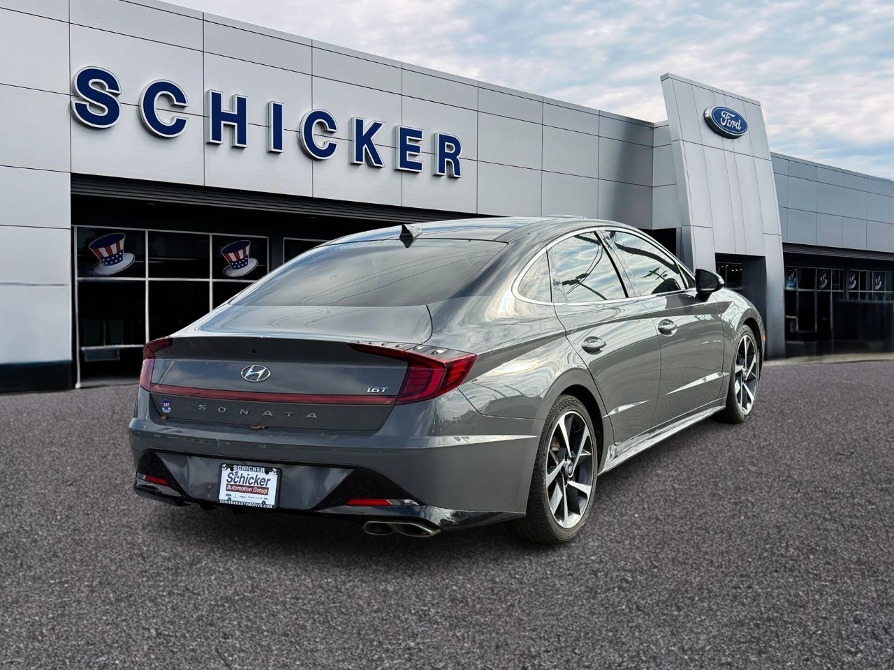 Hyundai Sonata Vehicle Full-screen Gallery Image 02