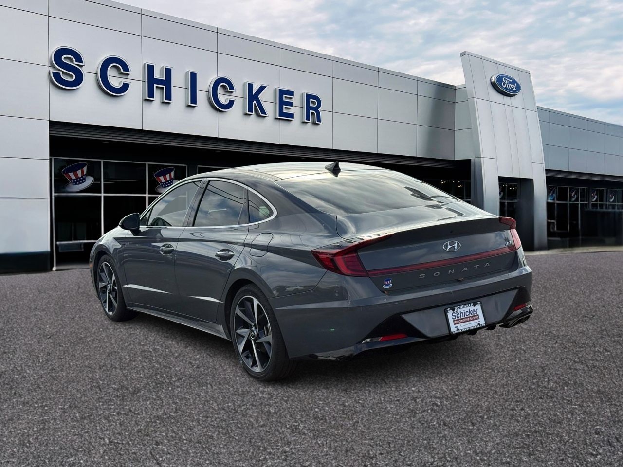 Hyundai Sonata Vehicle Full-screen Gallery Image 03