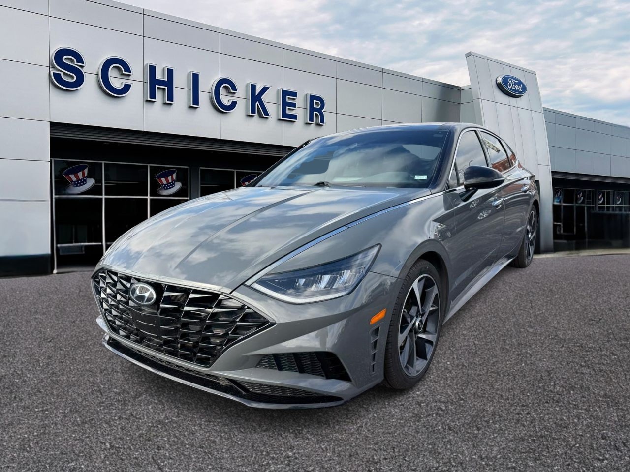 Hyundai Sonata Vehicle Full-screen Gallery Image 04