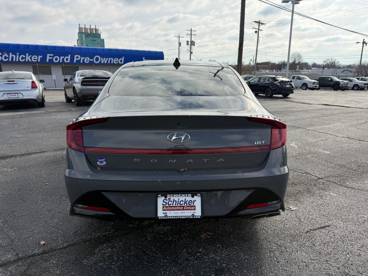 Hyundai Sonata Vehicle Full-screen Gallery Image 07