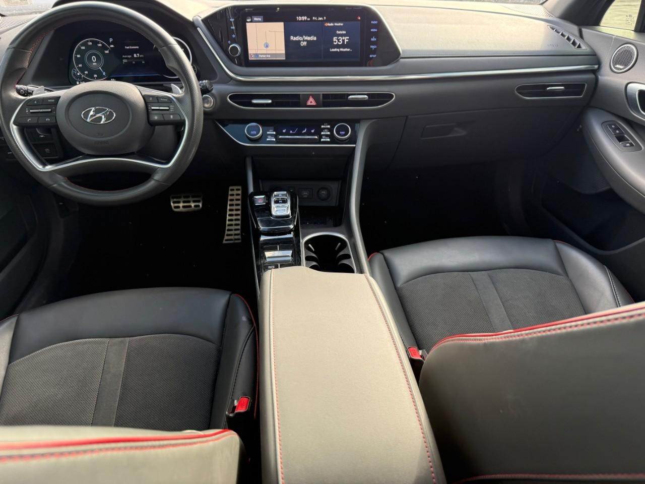 Hyundai Sonata Vehicle Full-screen Gallery Image 10