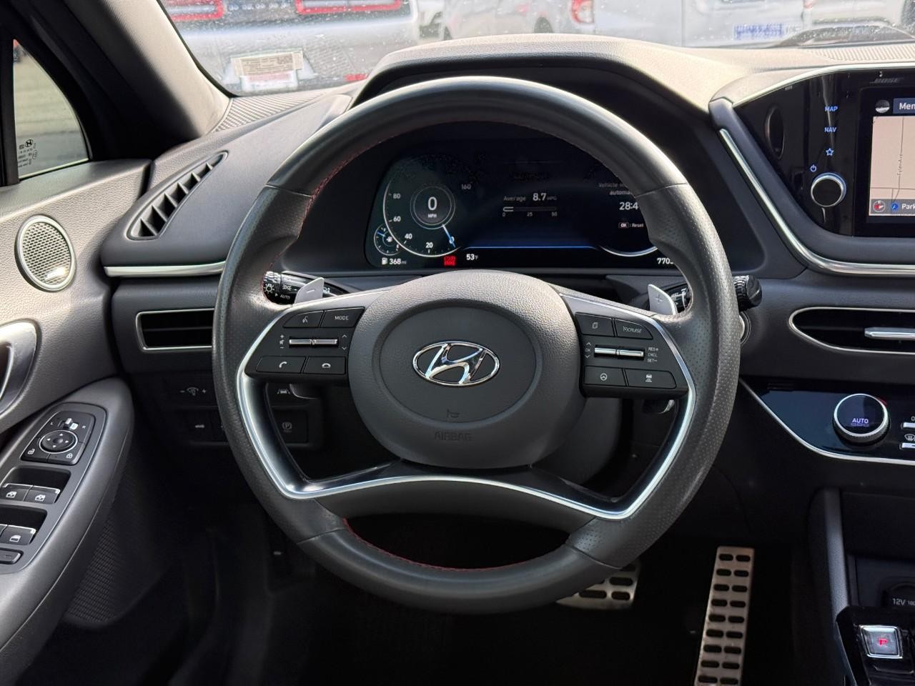 Hyundai Sonata Vehicle Full-screen Gallery Image 11