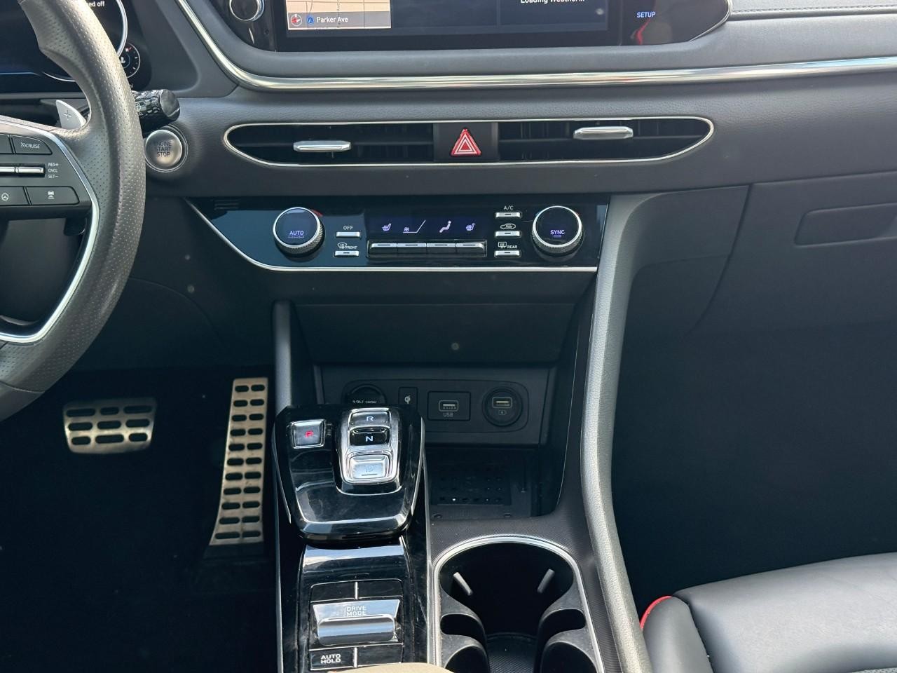 Hyundai Sonata Vehicle Full-screen Gallery Image 13