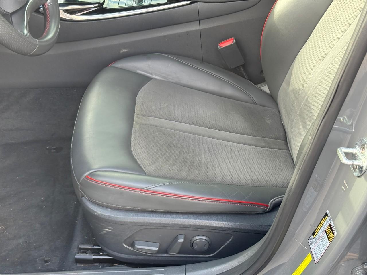 Hyundai Sonata Vehicle Full-screen Gallery Image 16