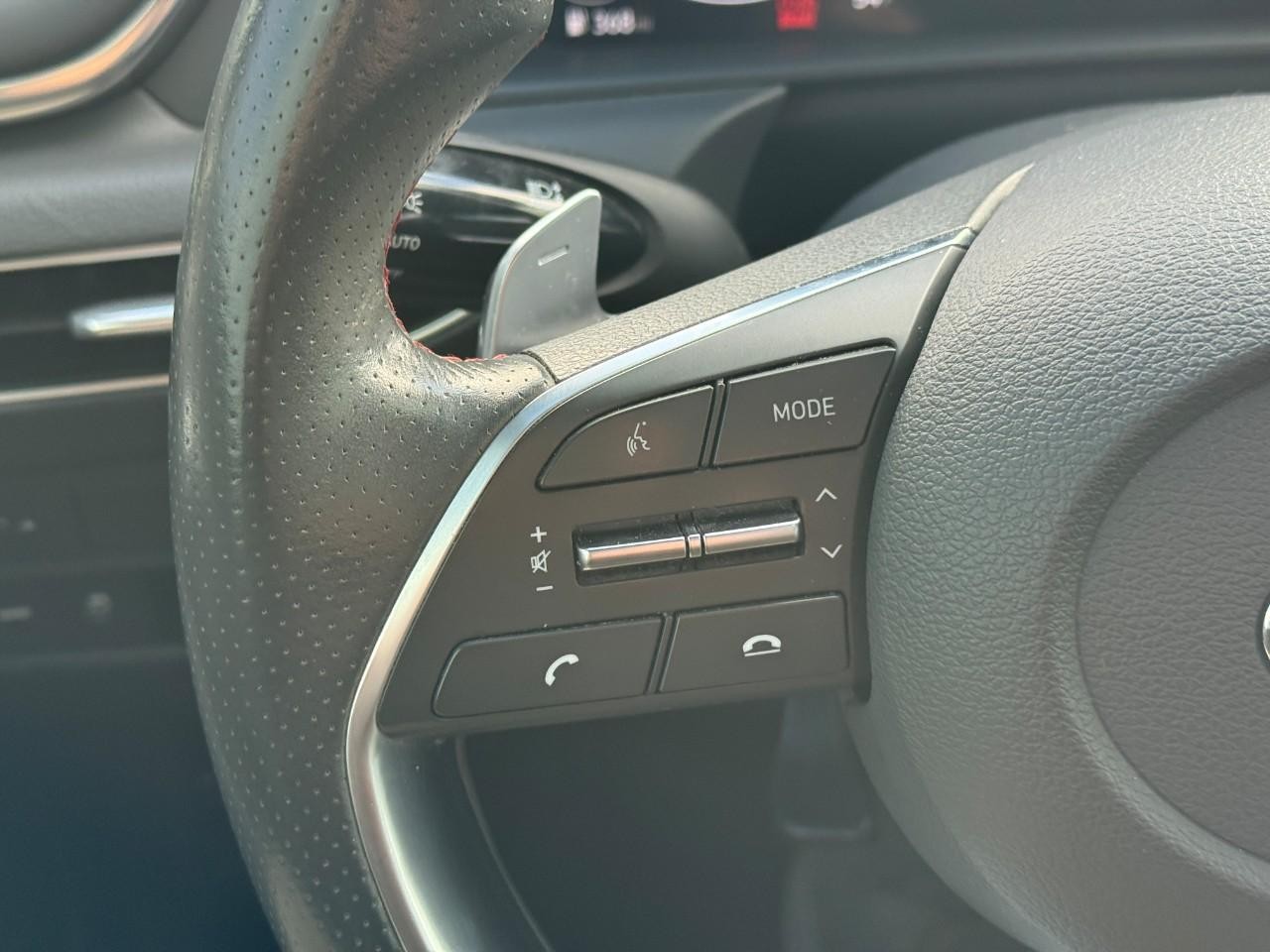 Hyundai Sonata Vehicle Full-screen Gallery Image 18