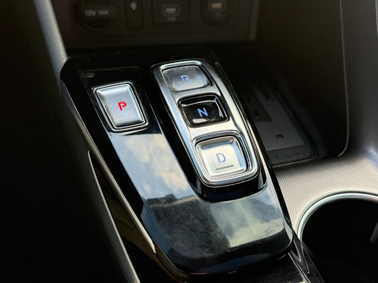 Hyundai Sonata Vehicle Full-screen Gallery Image 20