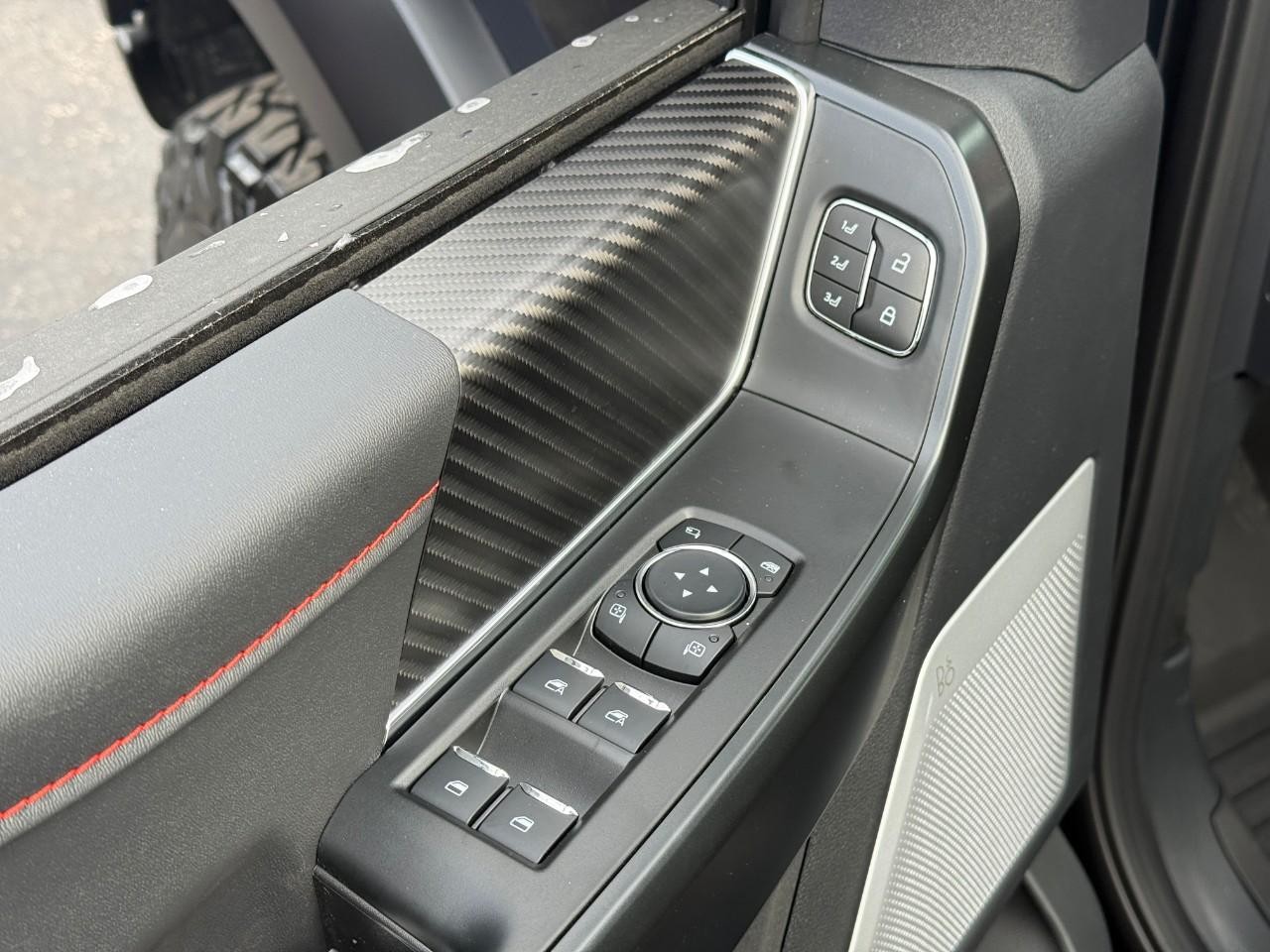 Ford F-150 Vehicle Full-screen Gallery Image 10