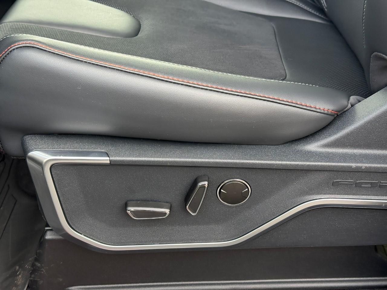 Ford F-150 Vehicle Full-screen Gallery Image 13