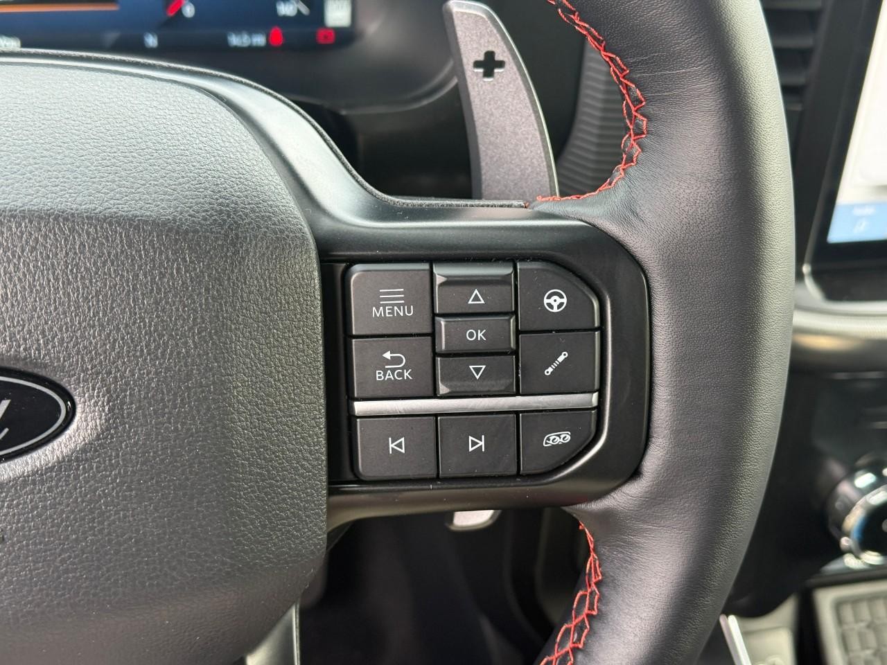 Ford F-150 Vehicle Full-screen Gallery Image 16