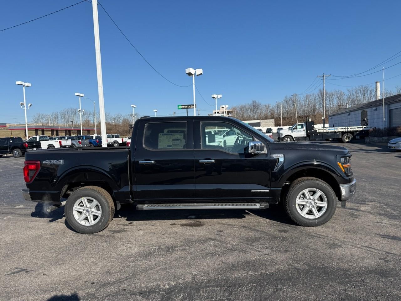 Ford F-150 Vehicle Full-screen Gallery Image 02