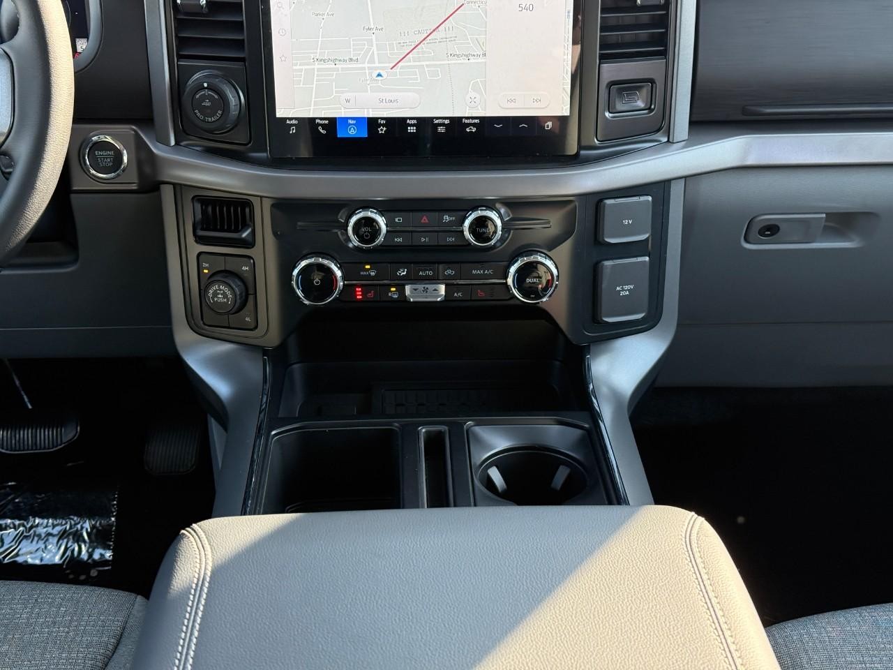 Ford F-150 Vehicle Full-screen Gallery Image 09