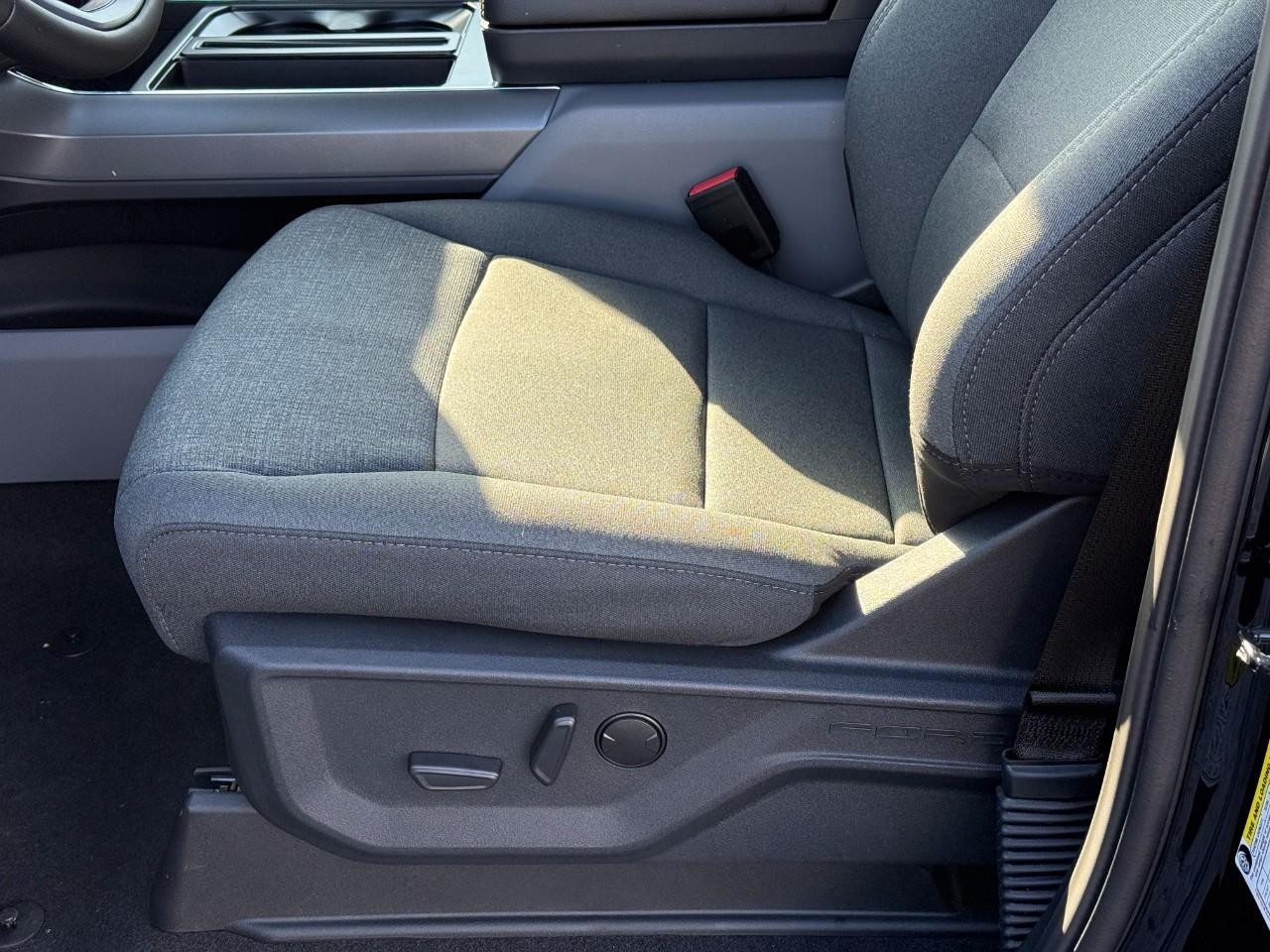 Ford F-150 Vehicle Full-screen Gallery Image 11