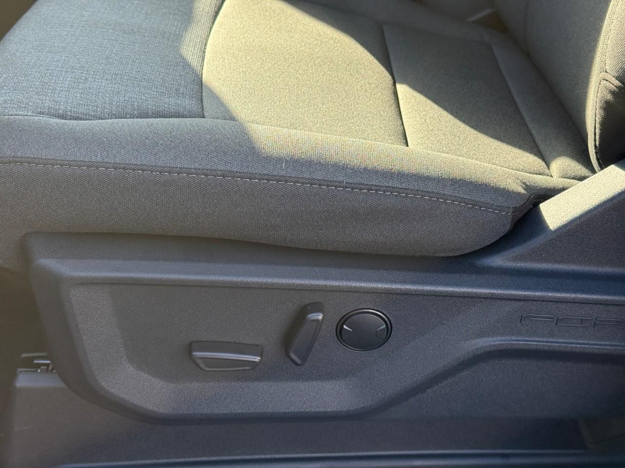 Ford F-150 Vehicle Full-screen Gallery Image 12