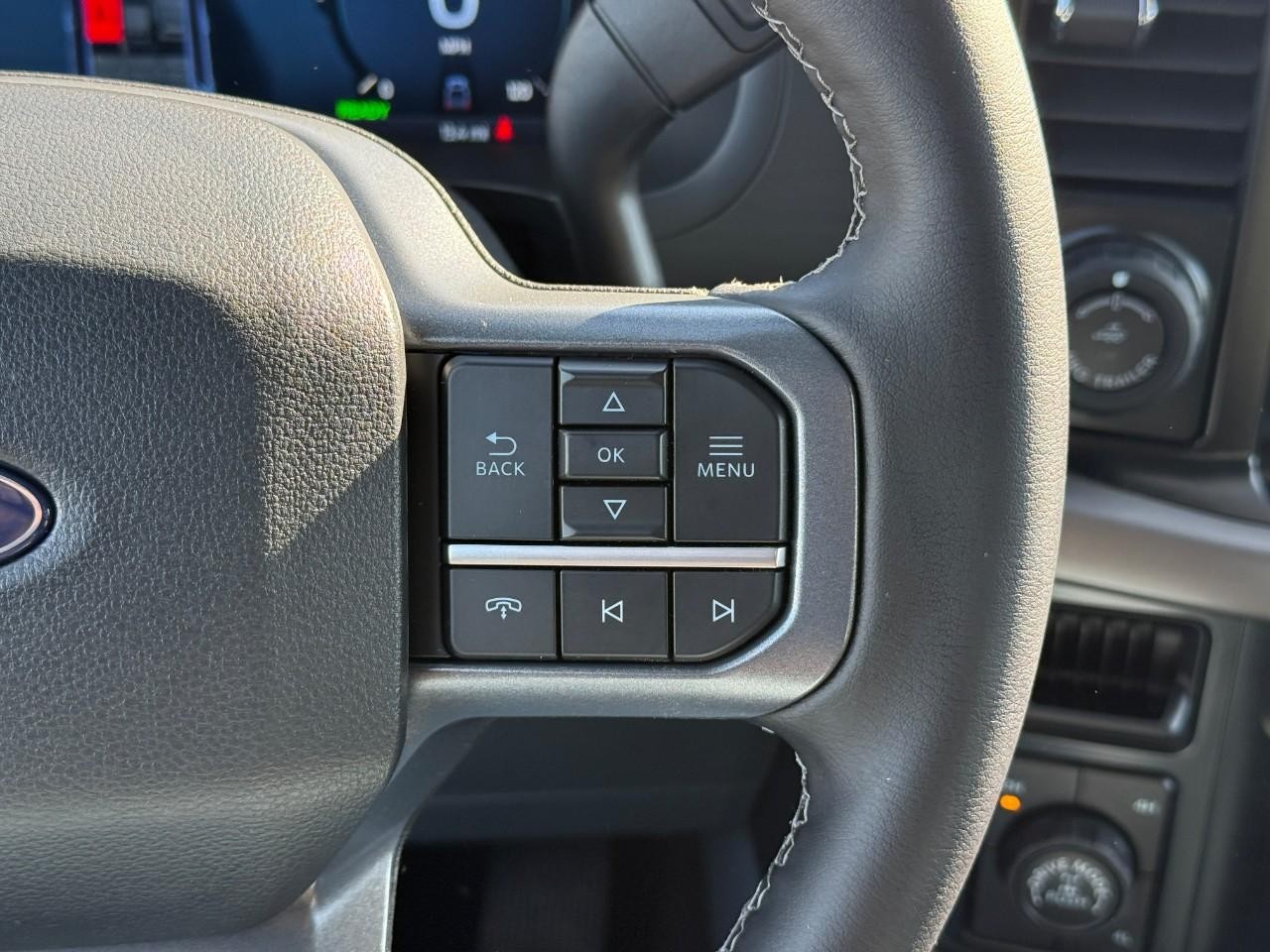 Ford F-150 Vehicle Full-screen Gallery Image 14