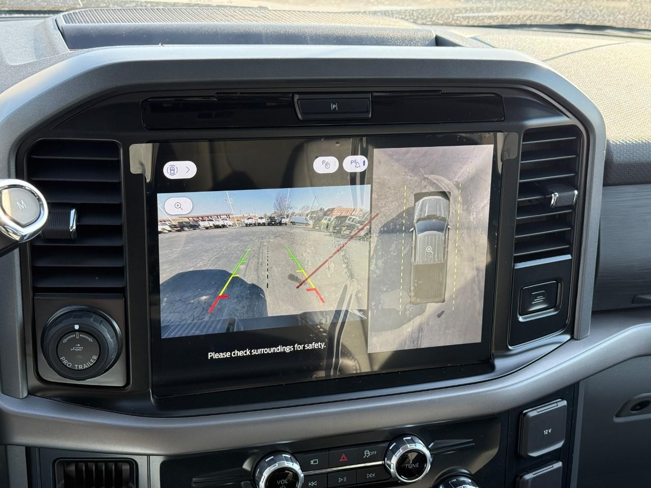 Ford F-150 Vehicle Full-screen Gallery Image 15