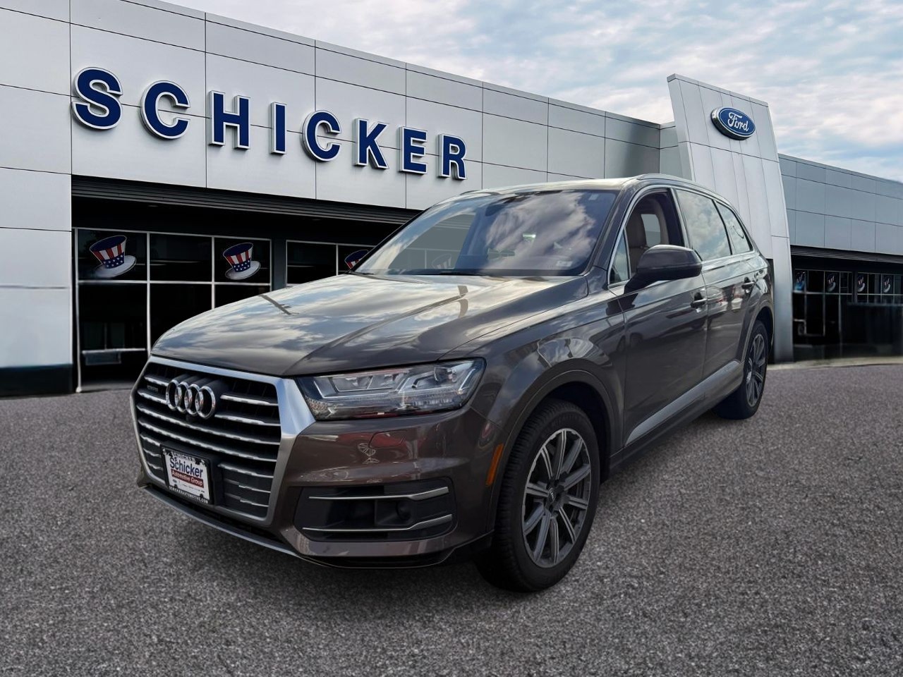 Audi Q7 Vehicle Full-screen Gallery Image 04