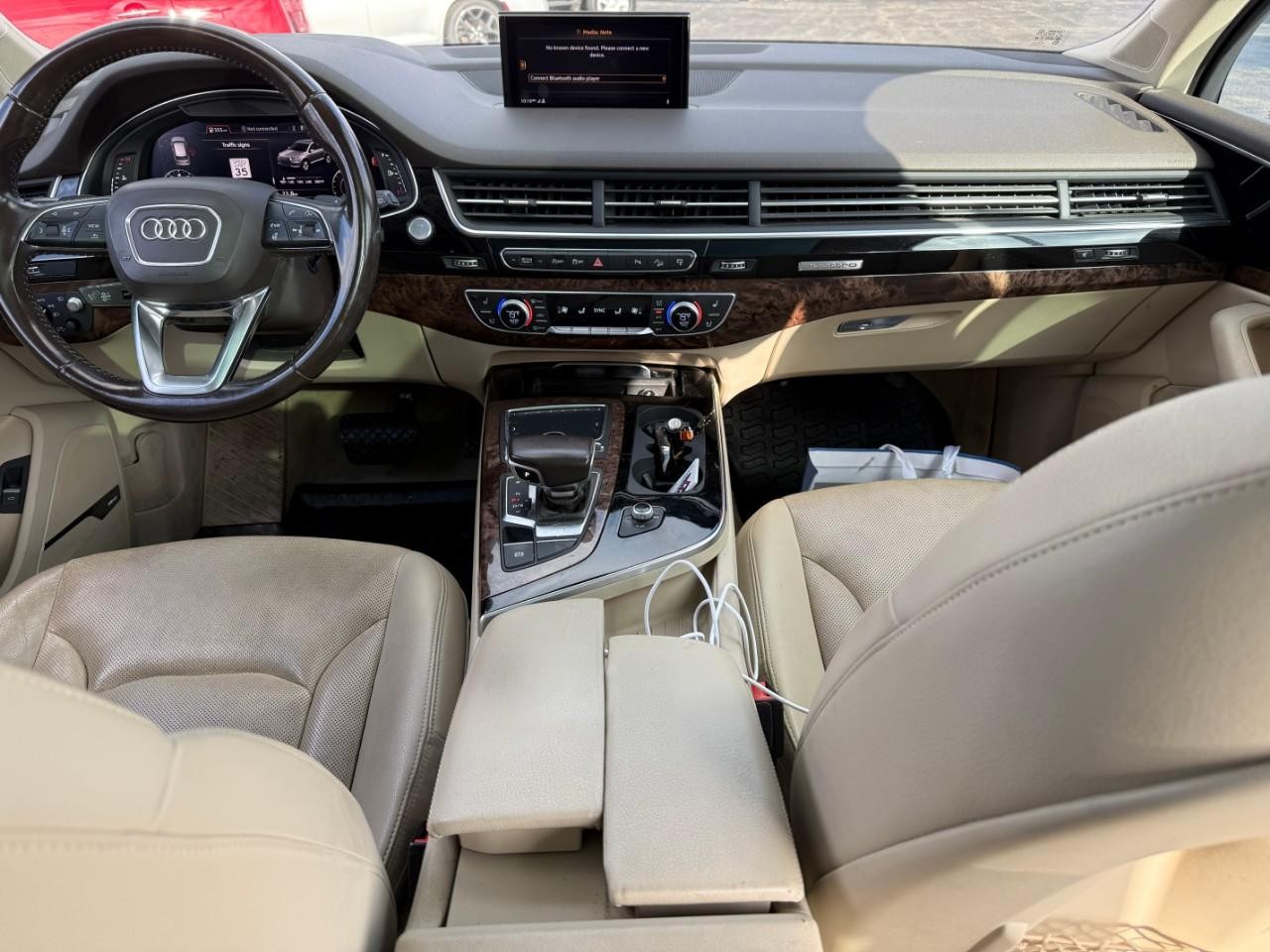 Audi Q7 Vehicle Full-screen Gallery Image 09