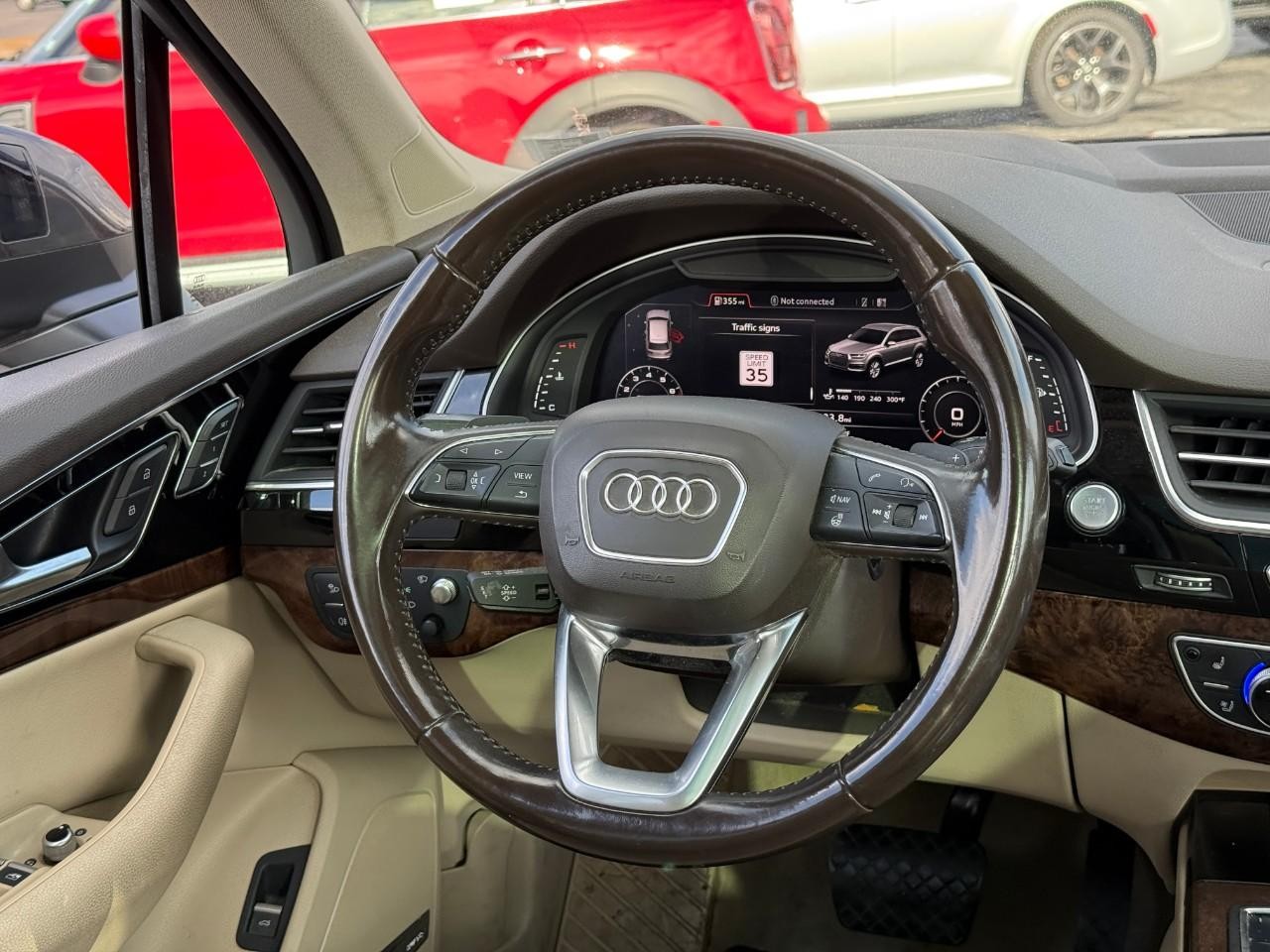 Audi Q7 Vehicle Full-screen Gallery Image 10