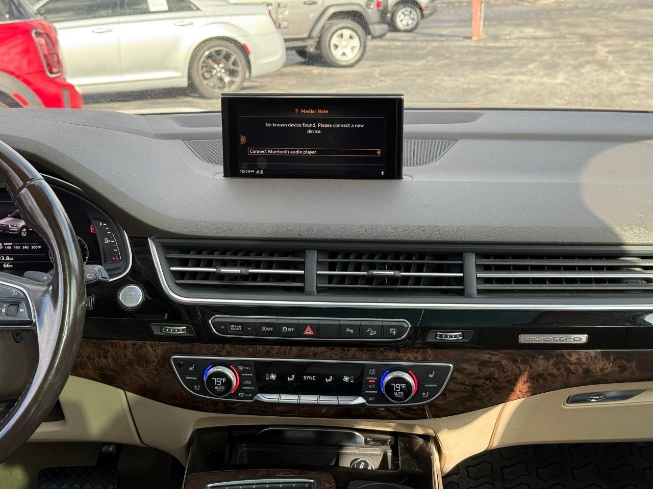 Audi Q7 Vehicle Full-screen Gallery Image 11