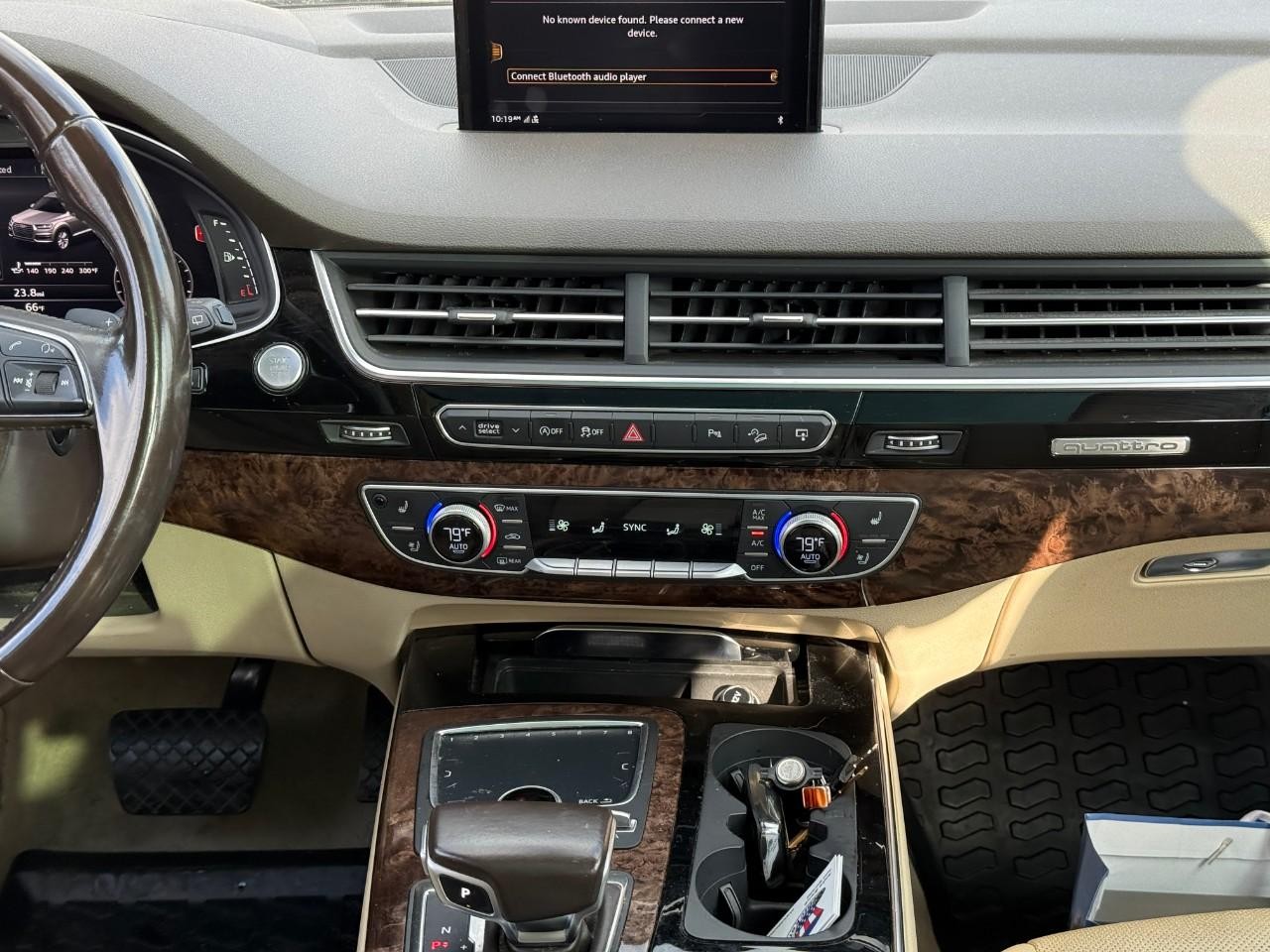 Audi Q7 Vehicle Full-screen Gallery Image 12