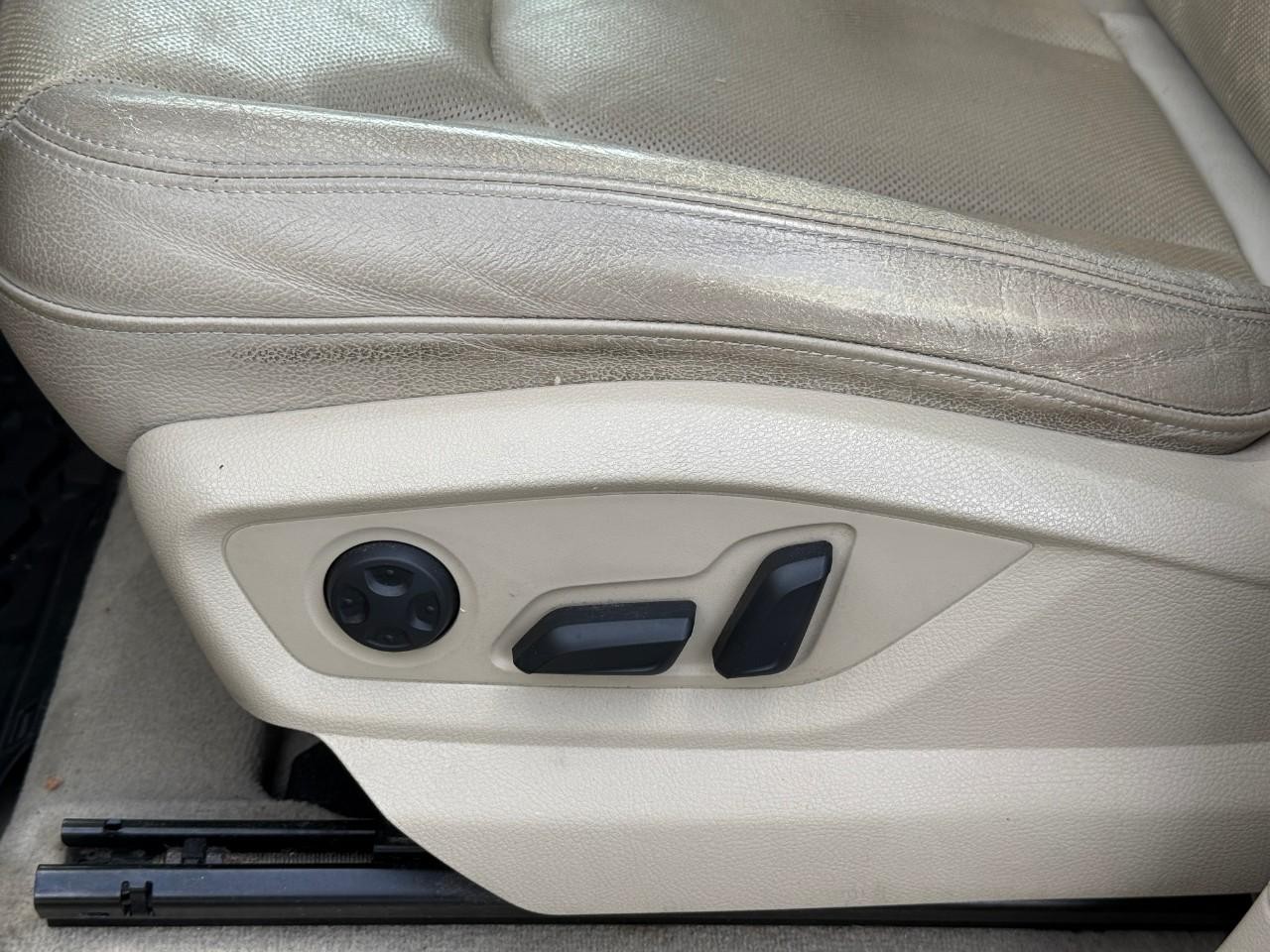 Audi Q7 Vehicle Full-screen Gallery Image 16