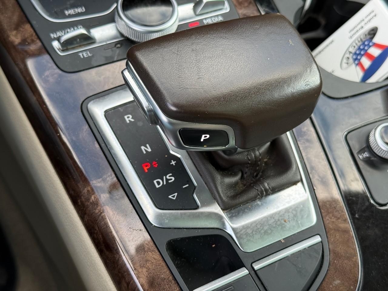 Audi Q7 Vehicle Full-screen Gallery Image 21