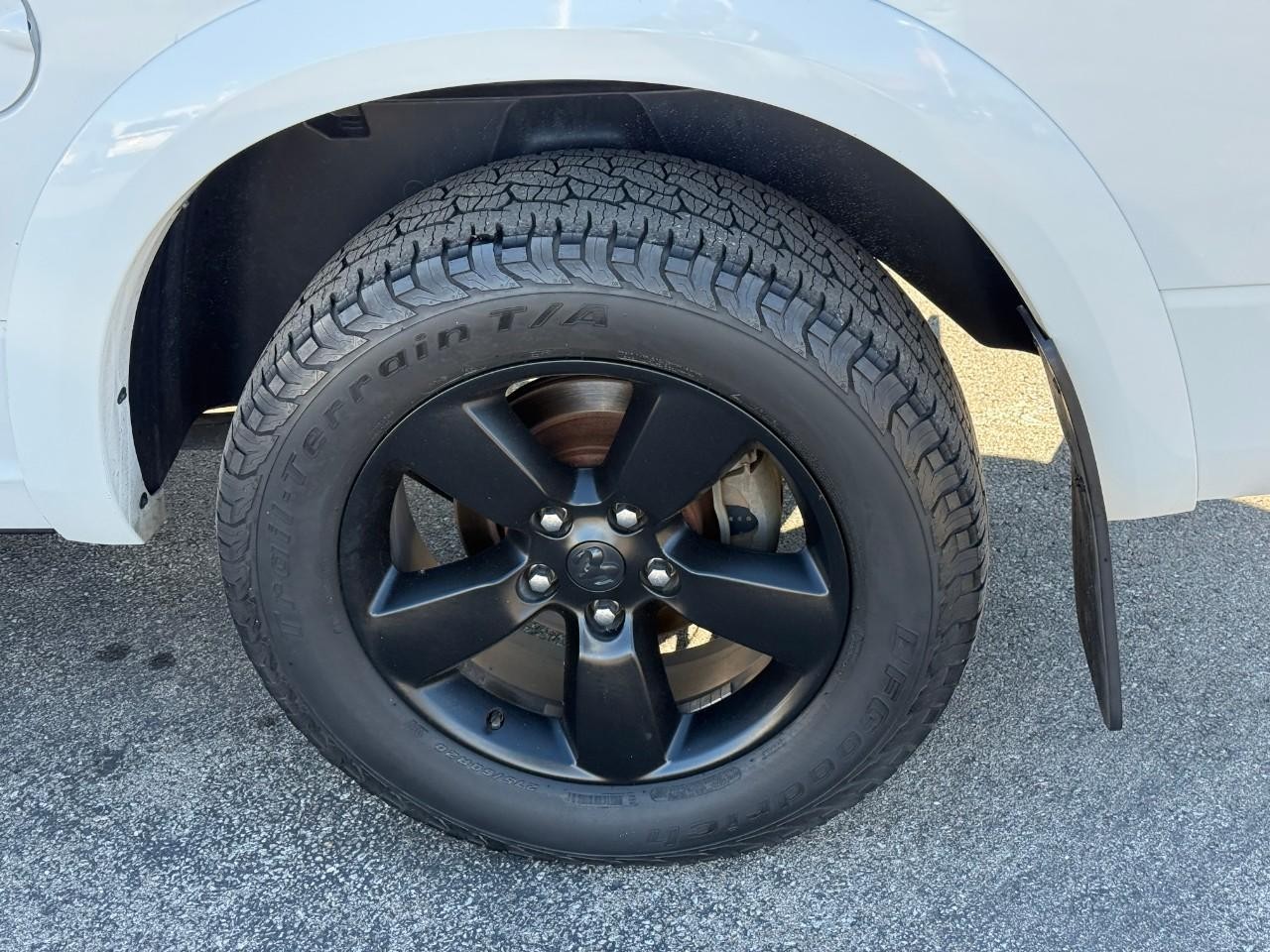 Ram 1500 Vehicle Full-screen Gallery Image 09