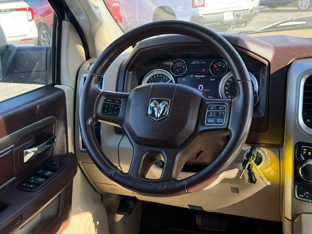 Ram 1500 Vehicle Full-screen Gallery Image 12