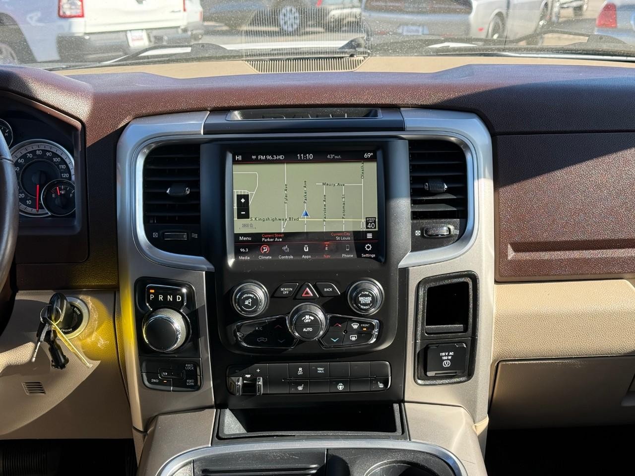 Ram 1500 Vehicle Full-screen Gallery Image 13