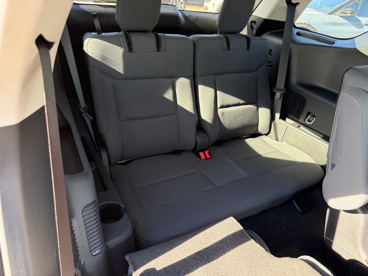 Ford Explorer Vehicle Full-screen Gallery Image 06