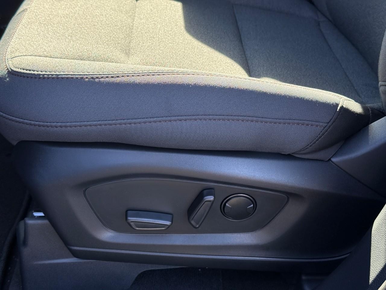 Ford Explorer Vehicle Full-screen Gallery Image 13