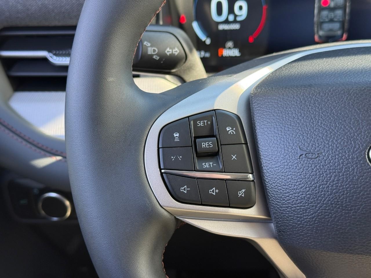 Ford Explorer Vehicle Full-screen Gallery Image 14