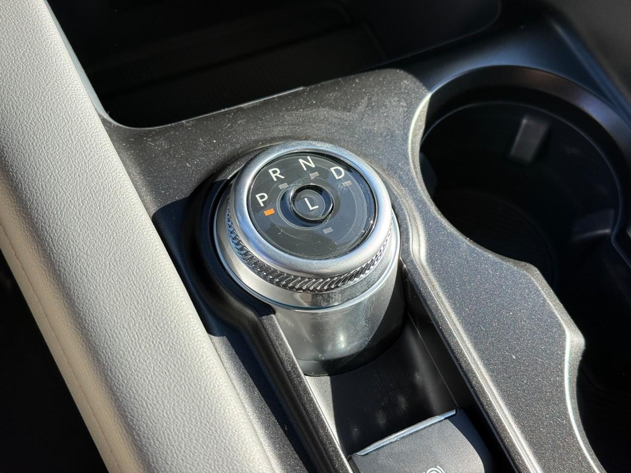 Ford Explorer Vehicle Full-screen Gallery Image 16