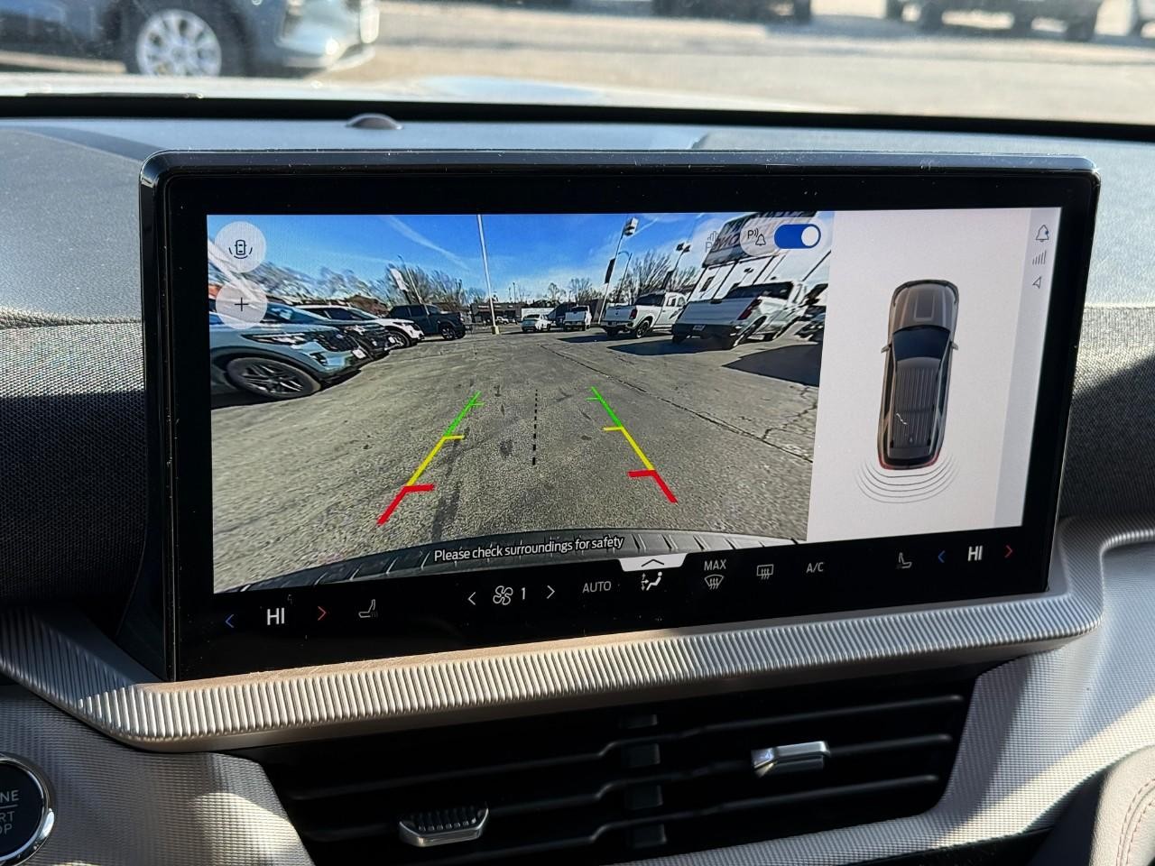 Ford Explorer Vehicle Full-screen Gallery Image 18